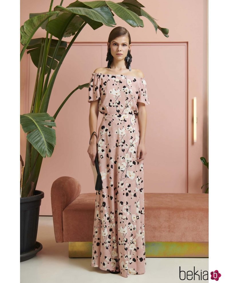 Vestido largo vaporoso de la nueva colección primavera/verano 2018 de Dolores Promesas