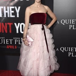 Emily Blunt con un vestido pomposo en la premiere de 'A quiet Please'