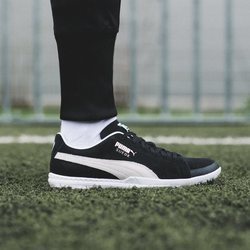 Botas de fútbol en color negro de la nueva colección 'Future Suede' de Puma