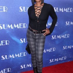Vanessa Williams con un pantalón de cuadros en el estreno del musical 'The donna summer' 2018