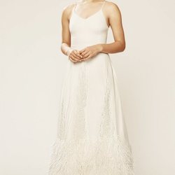 Vestido ribeteado con plumas de la colección novia primavera 2018 de Sarah Jessica Parker