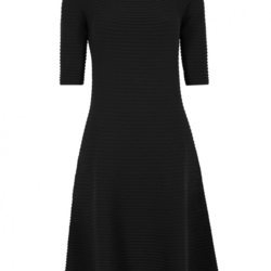 Vestido midi en color negro de la firma Wolford para el día de la madre 2018