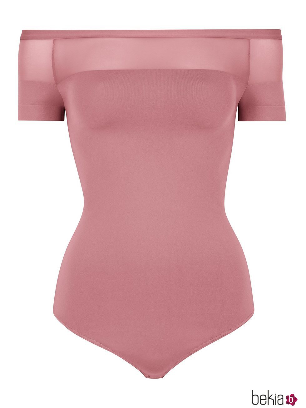 Body en color rosa con los hombros al aire de la firma Wolford de la campaña para el día de la madre 2018