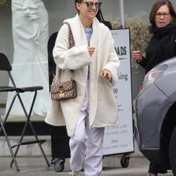 Natalie Portman con un total white en Los Ángeles