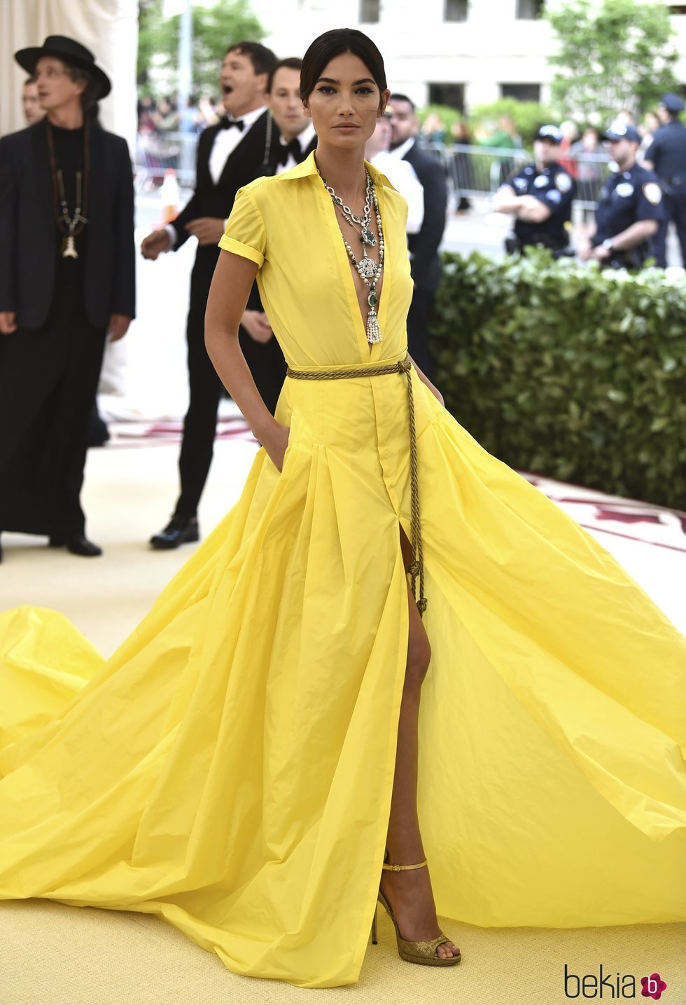 Lily Aldridge con un vestido amarillo de Ralph Lauren en la Met Gala 2018