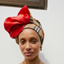 Adwoa Aboah protagoniza la colección de Burberry otoño/inverno 2018-2019