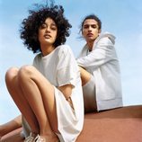 Modelos con ropa en color blanco de la primera colección sostenible de Pull & Bear 2018