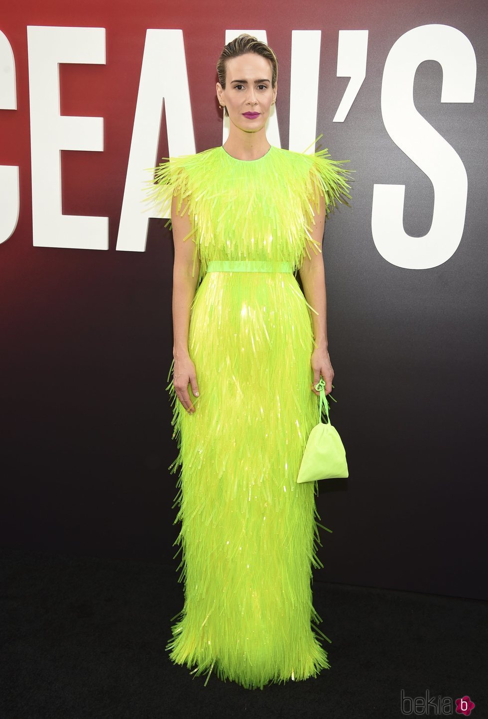 Sarah Paulson con un vestido amarillo fosforito en la premiere de 'Ocean's 8' en Nueva York 2018