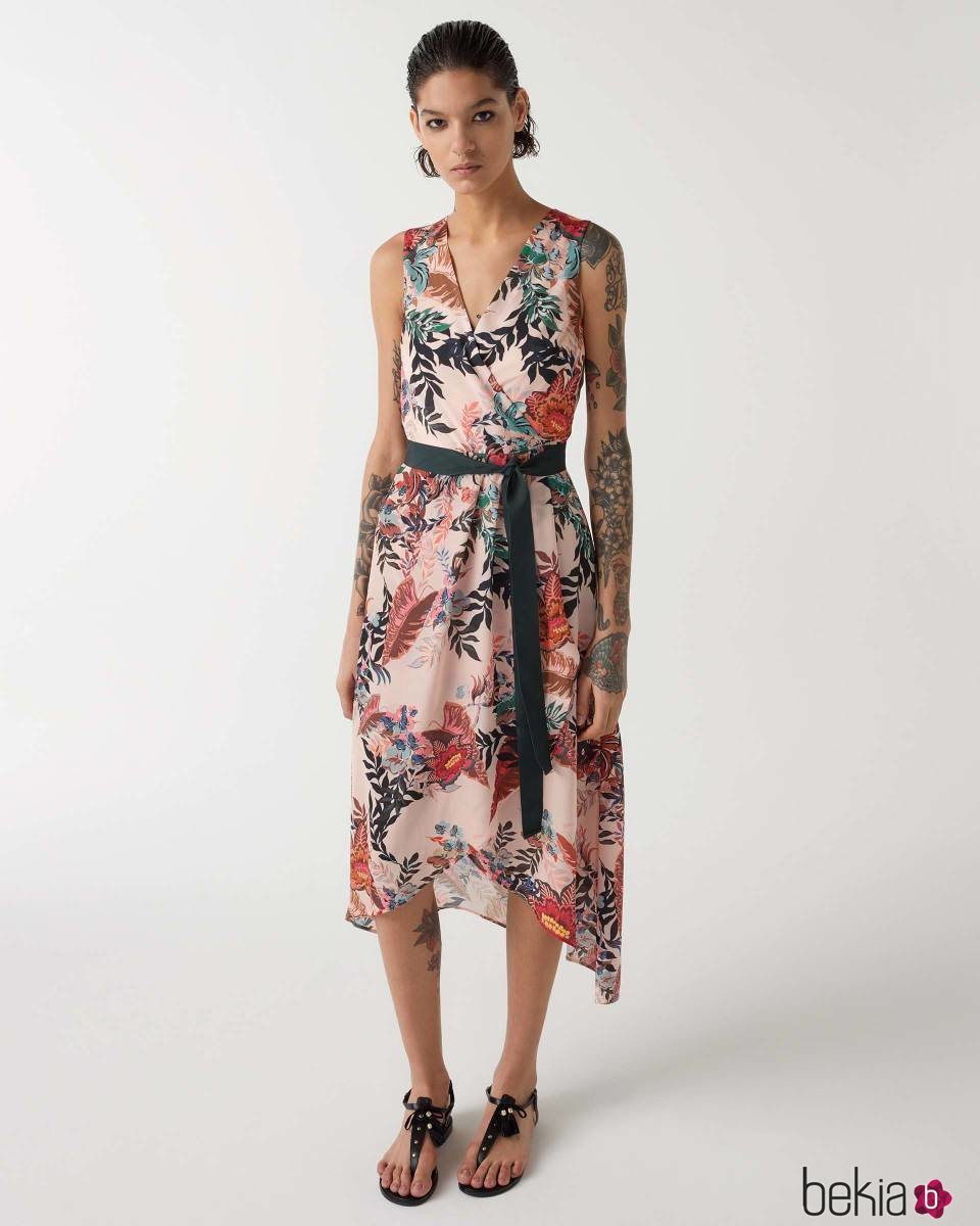 Vestido midi asimétrico con estampado tropical de la nueva colección primavera/verano de Sisley 2018