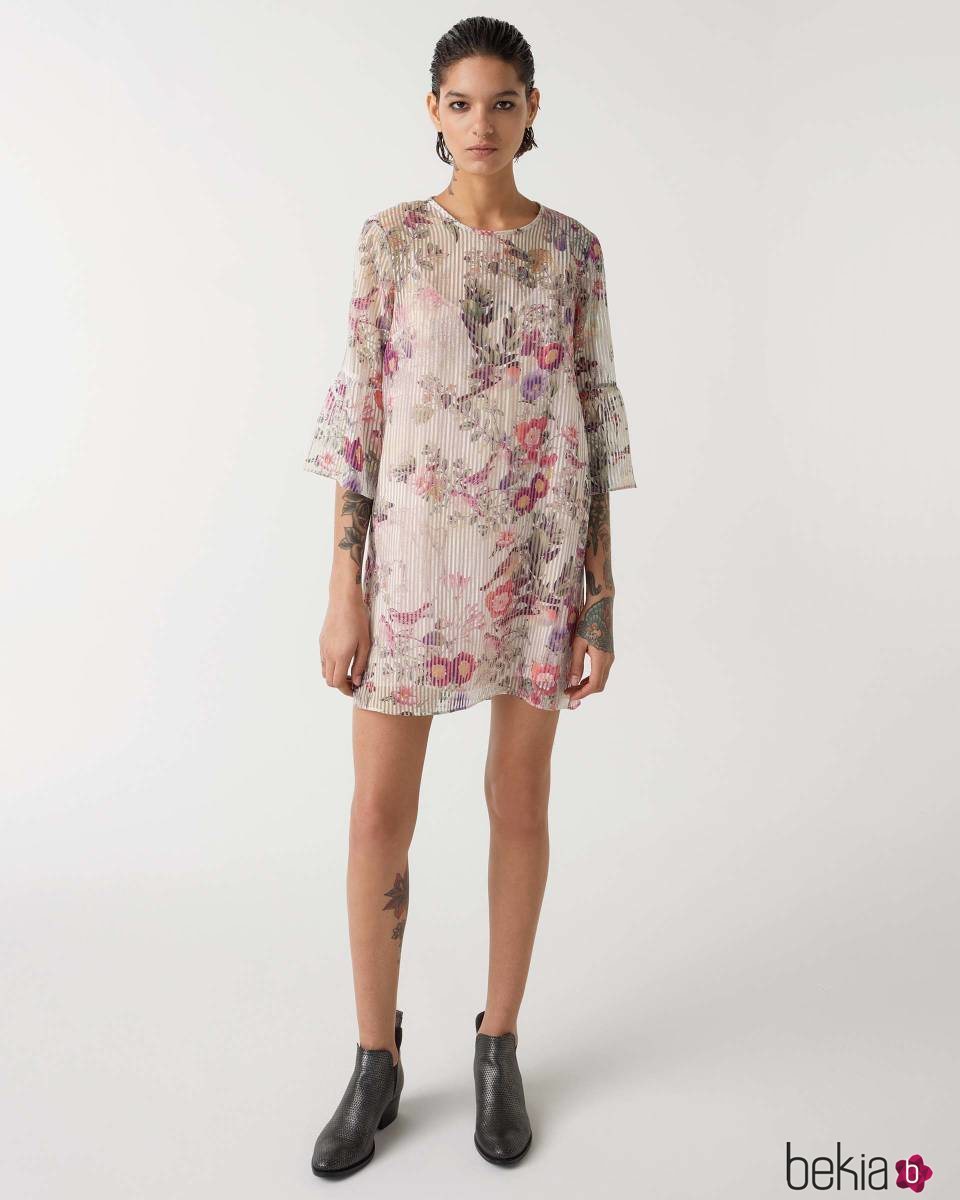 Vestido corto con estampado floral de la nueva colección primavera/verano de Sisley 2018
