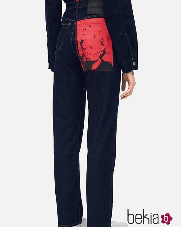 Vaquero oscuro de la colección de Calvin Klein dedicada a Andy Warhol
