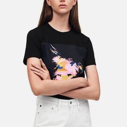 Camiseta negra de la colección de Calvin Klein dedicada a Andy Warhol