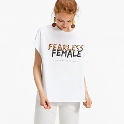 Camiseta 'Fearless Female' de la nueva colección primavera/verano 2018 de Stradivarius