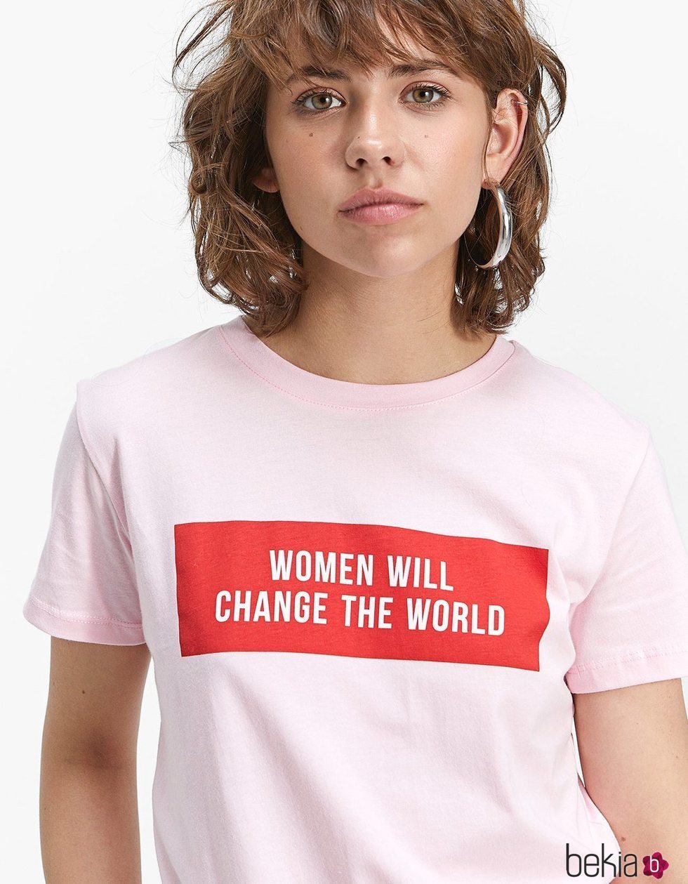 Camiseta 'Women Will Change the World' de la colección primavera/verano 2018 de Stradivarius