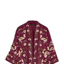 Kimono en tono vino de la colección primavera/verano 2018 de Sfera