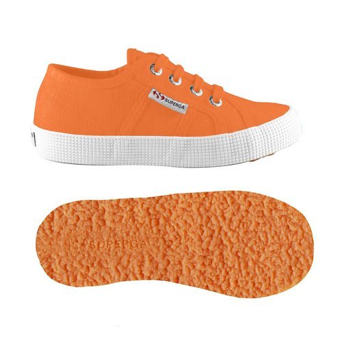 Zapatillas en color naranja de la  nueva colección otoño/invierno 18-19 de Superga Kids