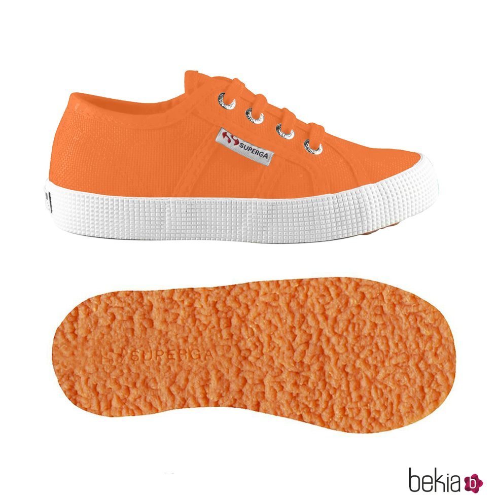 Zapatillas en color naranja de la  nueva colección otoño/invierno 18-19 de Superga Kids