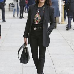 Penélope Cruz con una camiseta de Versace en las calles de Madrid