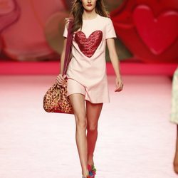 Mono rosa de Ágatha Ruiz de la Prada en Madrid Fashion Week primavera/verano 2019
