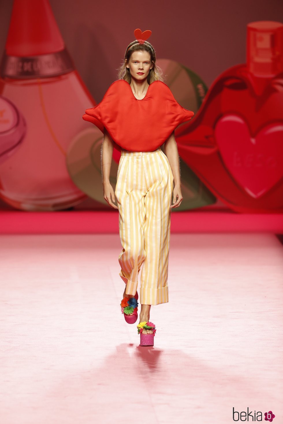 Blusa con forma de labios de Ágatha Ruiz de la Prada en Madrid Fashion Week primavera/verano 2019