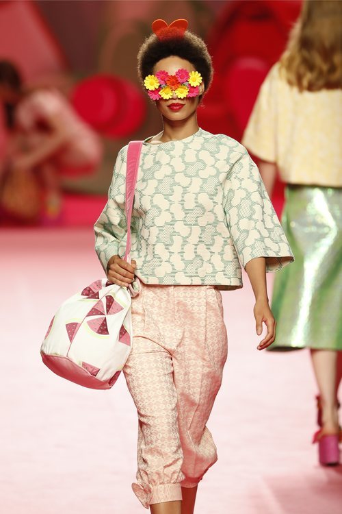 Bolso con estampado de sandía de Ágatha Ruiz de la Prada en Madrid Fashion Week primavera/verano 2019