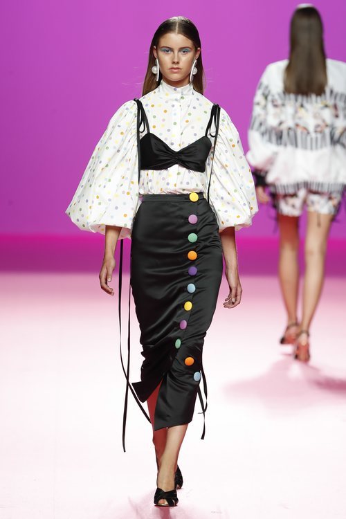 Blusa superpuesta de María Escoté en Madrid Fashion Week primavera/verano 2019