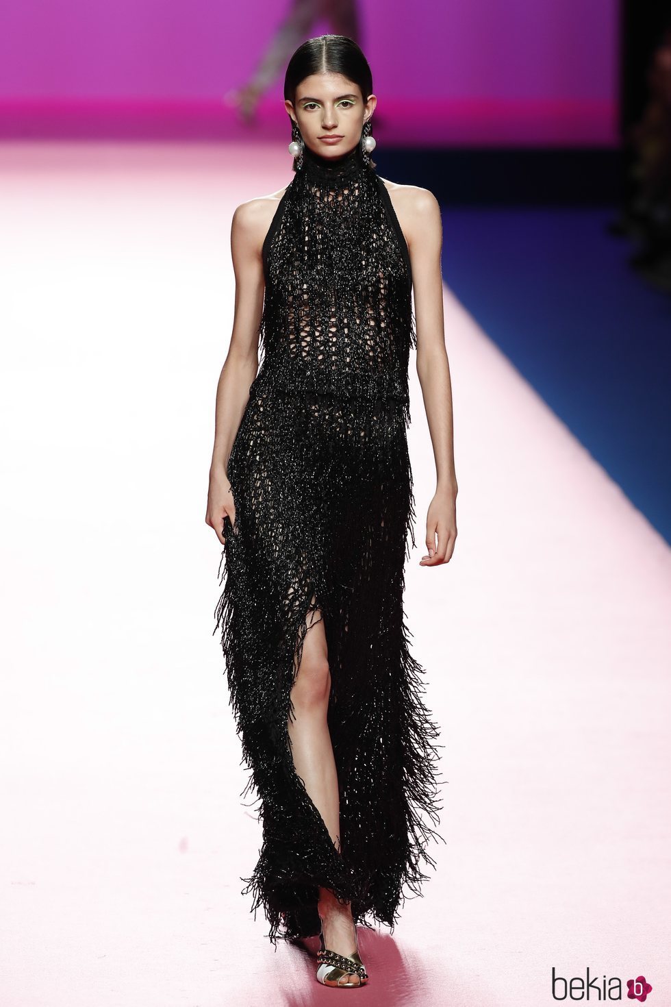 Vestido negro de María Escoté en Madrid Fashion Week primavera/verano 2019