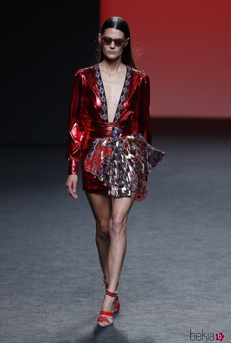 Vestido rojo metalizado de Custo Barcelona en Madrid Fashion Week primavera/verano 2019