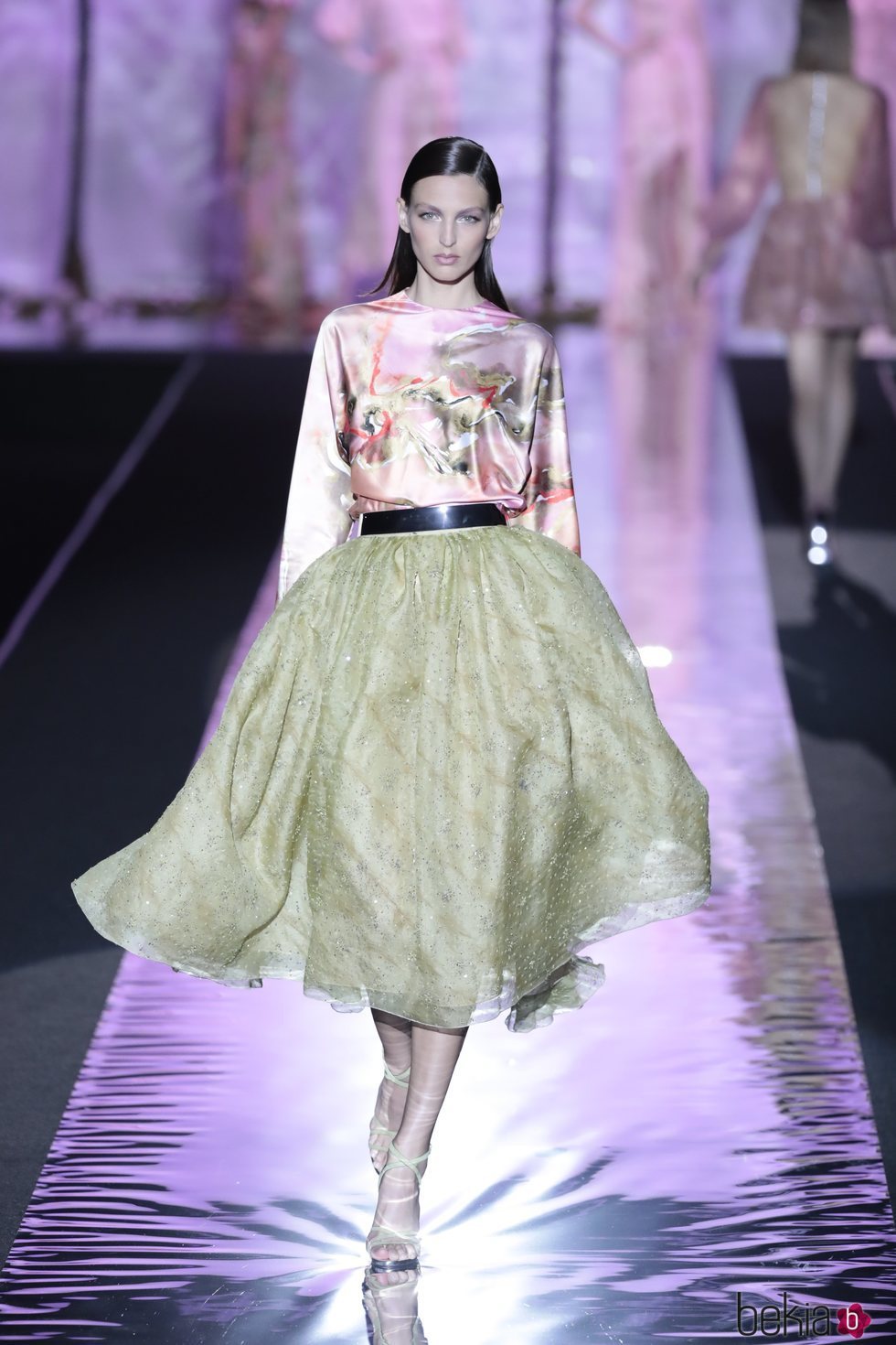Vestido bicolor de Hannibal Laguna primavera/verano 2019 en la Madrid Fashion Week
