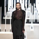 Vestido con transparencias de Juanjo Oliva primavera/verano 2019 en la Madrid Fashion Week