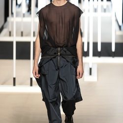 Camisa con transparencias de Juanjo Oliva primavera/verano 2019 en la Madrid Fashion Week