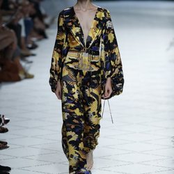 Kimono estampado de Jorge Vázquez primavera/verano 2019 en la Madrid Fashion Week