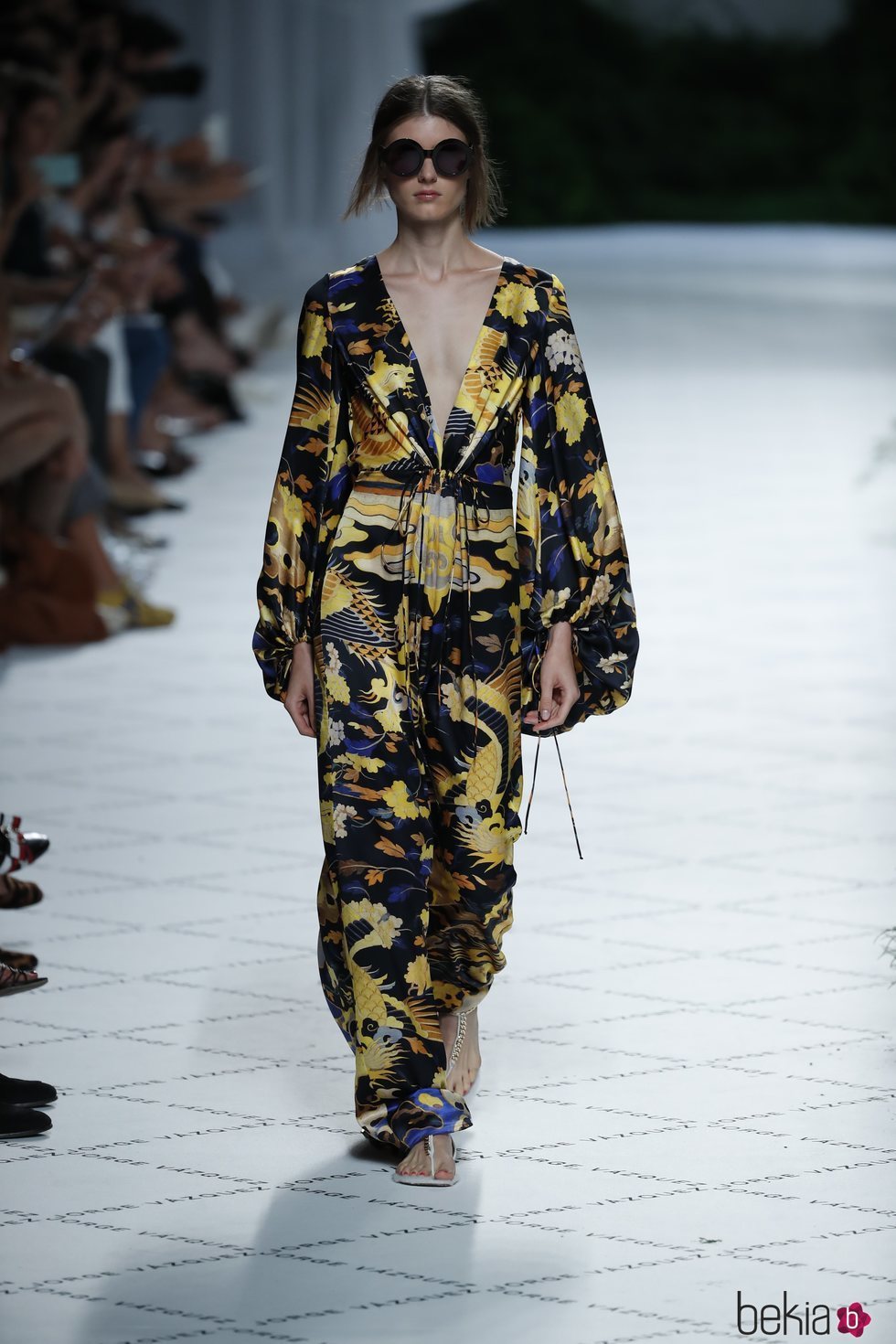 Kimono estampado de Jorge Vázquez primavera/verano 2019 en la Madrid Fashion Week