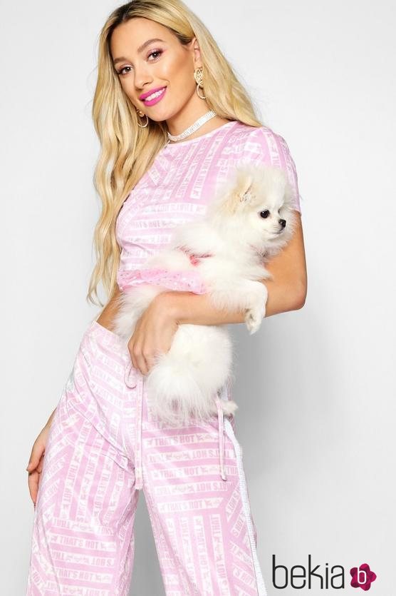 Pijama dos piezas rosa de la colección 'low cost' de Paris Hilton 2018