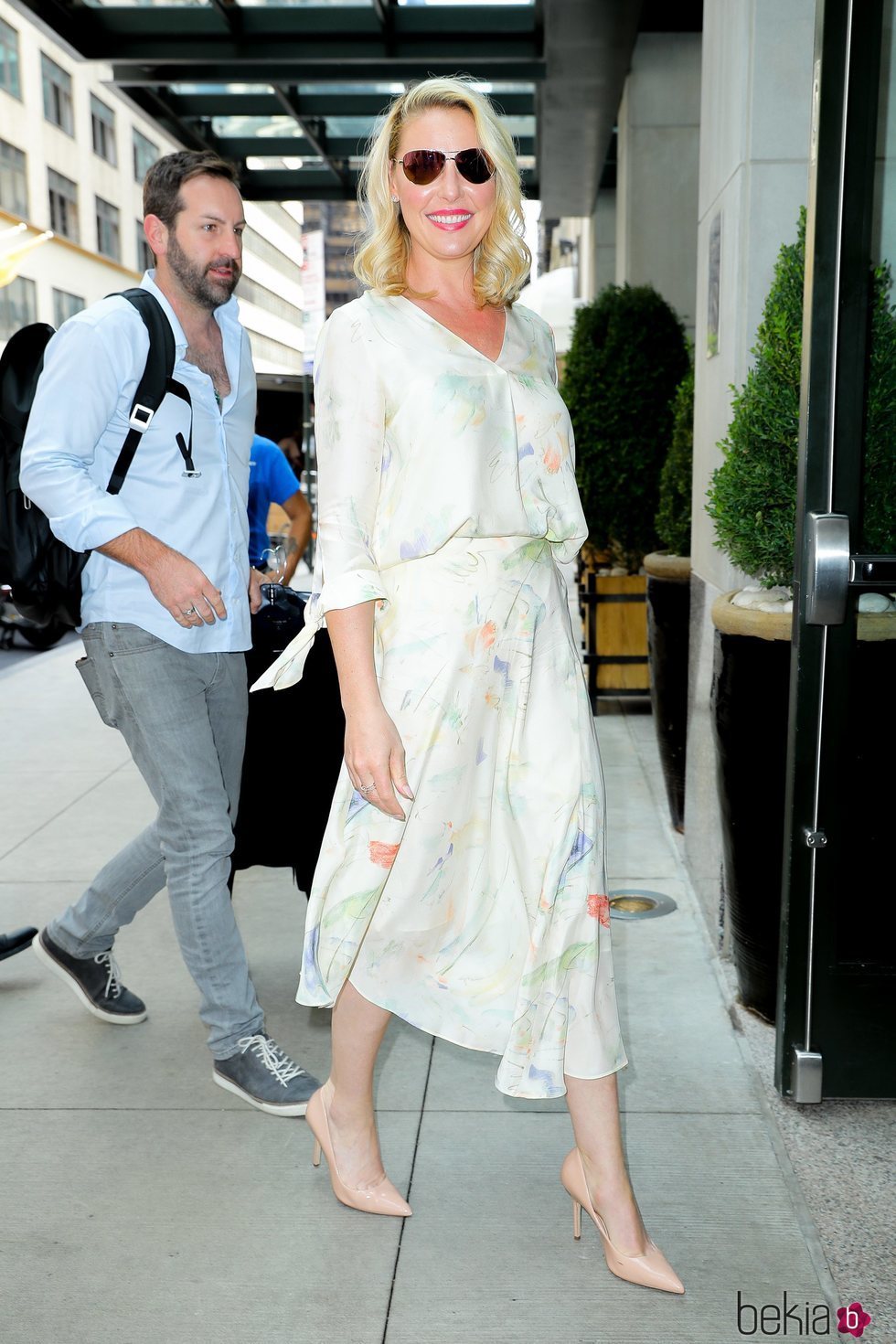 Katherine Heigl con un vestido midi por las calles de Nueva York 2018