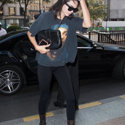 Kendall Jenner con unos leggins negros en Paris 2018