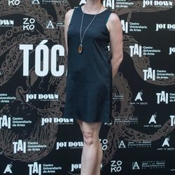 Celia Blanco con un vestido negro en la premiere de 'Tócate' en Madrid 2018