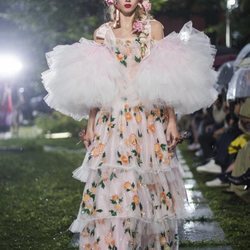 Vestido de flores con volumen de Rodarte primavera/verano 2019 en la New York Fashion Week