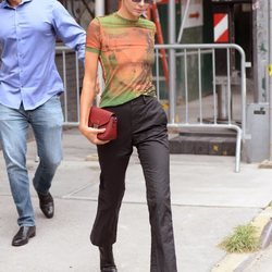 Kendall Jenner con una camiseta estampada en Nueva York