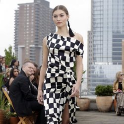 Vestido geométrico de Oscar de la Renta primavera/verano 2019 en la New York Fashion Week
