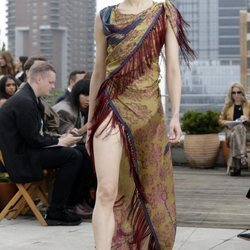 Vestido con flecos de Oscar de la Renta primavera/verano 2019 en la New York Fashion Week