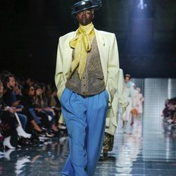Abrigo masculino de Marc Jacobs primavera 2019 en la New York Fashion Week