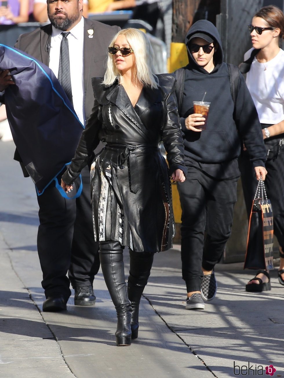 Christina Aguilera con un look de cuero en Los Ángeles