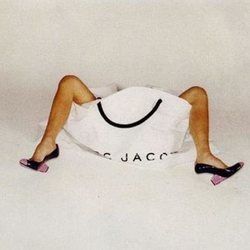 Imagen con la que Victoria Beckham celebra el aniversario de su marca