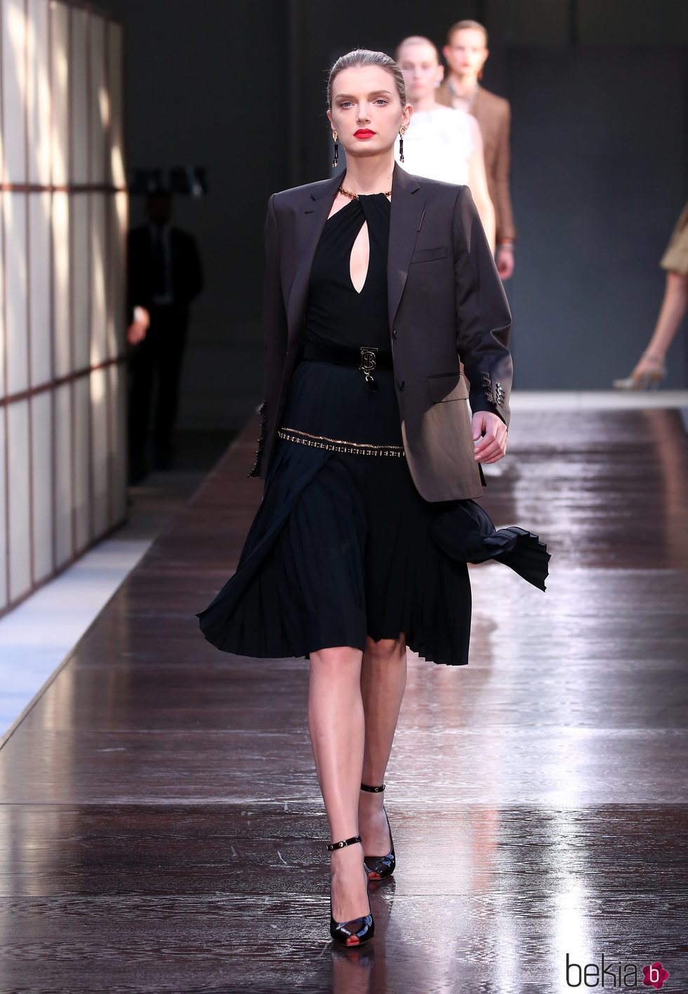 Vestido negro de la colección primavera/verano 2019 de Burberry presentada en la semana de la moda en Londres