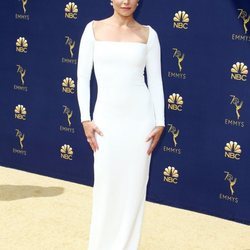 Kristen Bell con un vestido de Solace London en los Premios Emmy 2018
