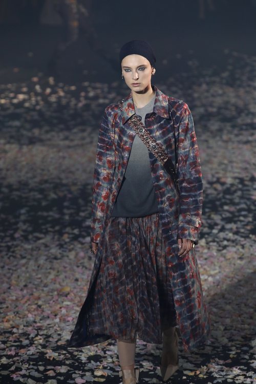Falda y chaqueta estampadas de Dior primavera/verano 2019 en la Paris Fashion Week