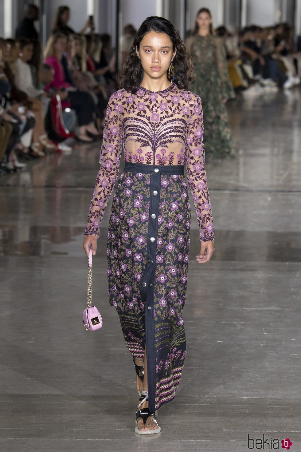 Vestido bicolor de Giambattista Valli primavera/verano 2019 en la Paris Fashion Week