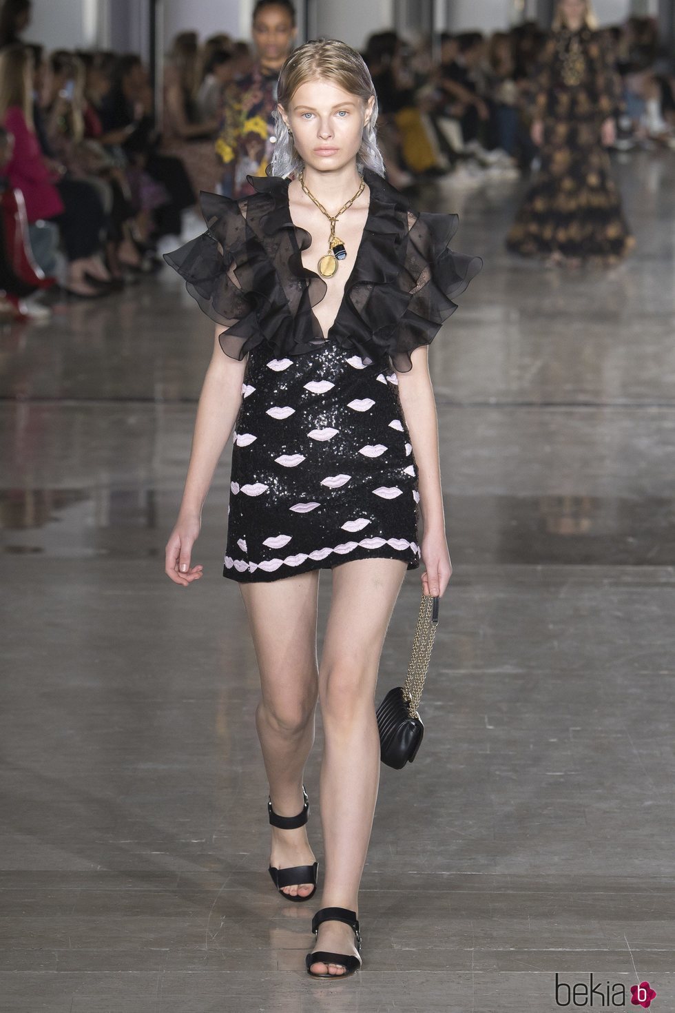 Vestido de lentejuelas de Giambattista Valli primavera/verano 2019 en la Paris Fashion Week