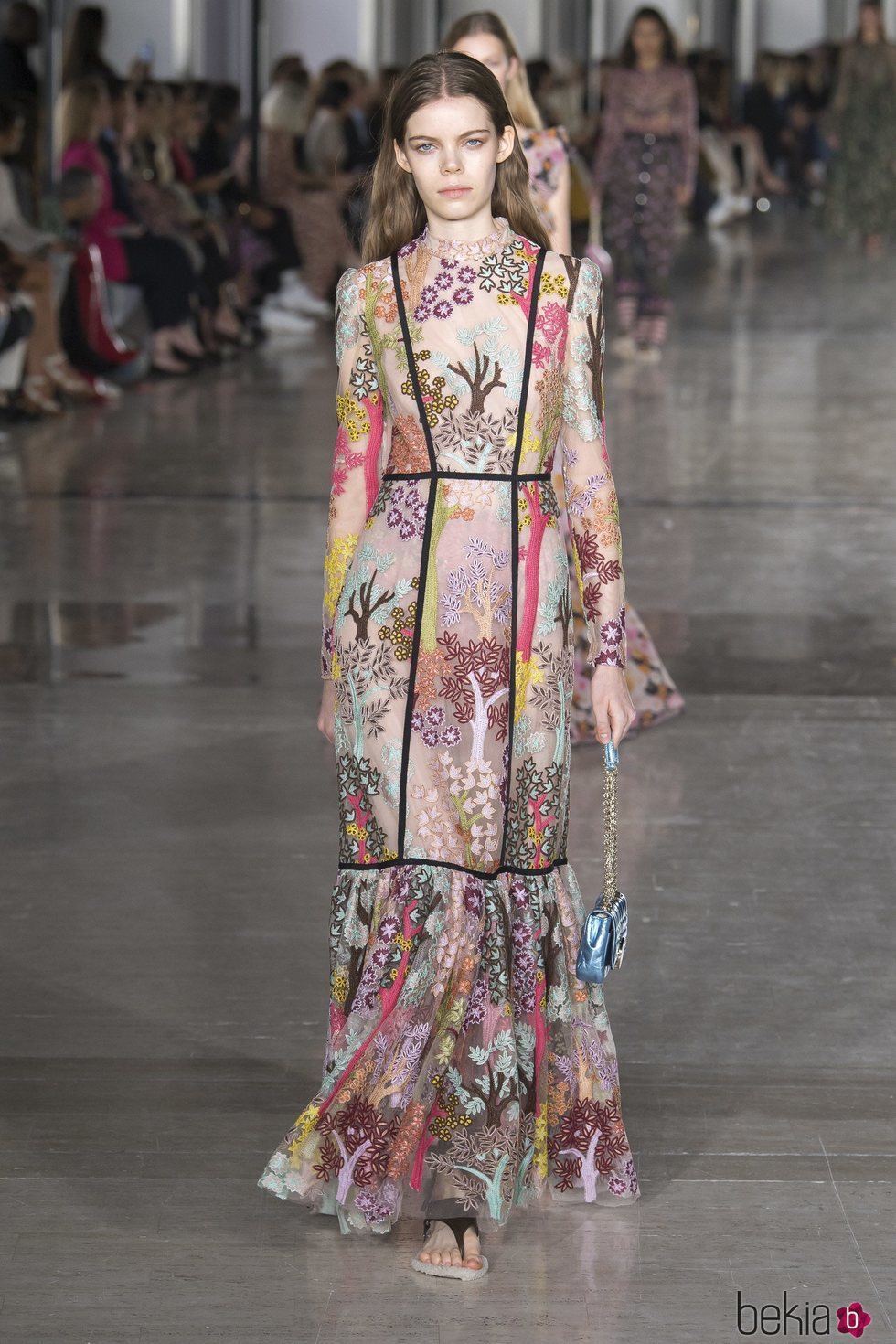 Vestido largo de flores de Giambattista Valli primavera/verano 2019 en la Paris Fashion Week